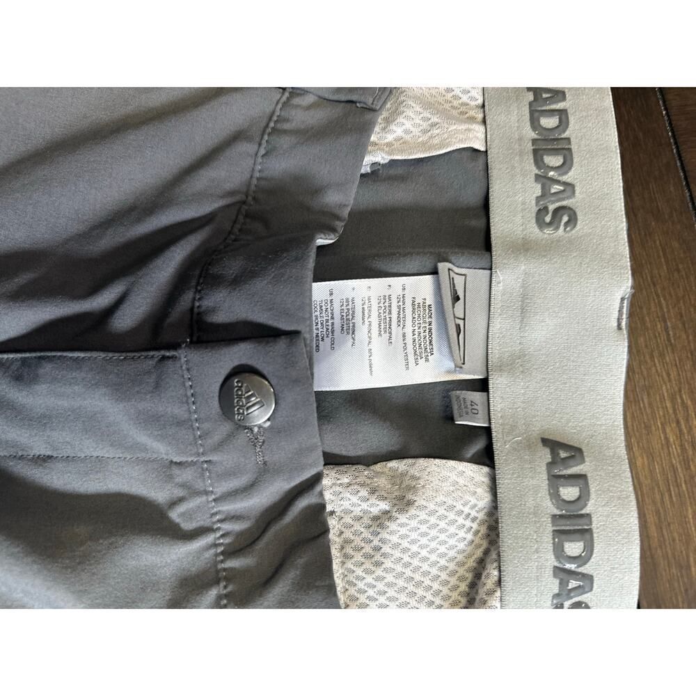 Adidas Size 40 Men’s Golf Shorts Gray Button Snap with Zipper - Picture 2 of 3